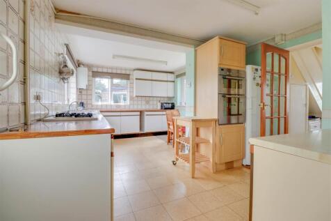 19 REEDS WAY INSIDE-10.jpg