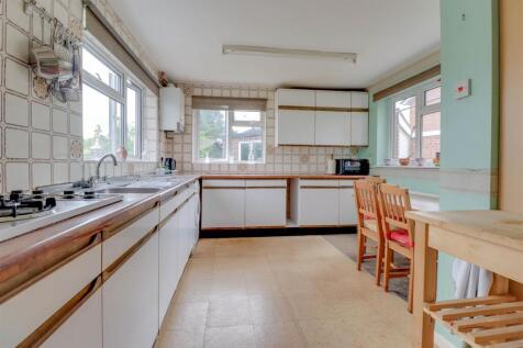 19 REEDS WAY INSIDE-8.jpg