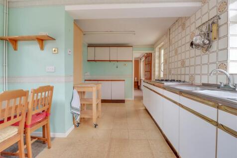 19 REEDS WAY INSIDE-9.jpg