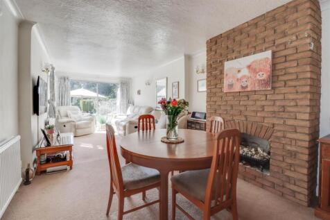 111 RUNWELL ROAD INSIDE-13.jpg