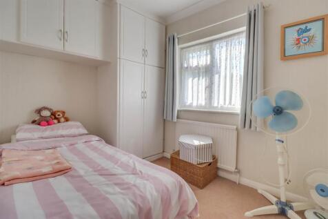 111 RUNWELL ROAD INSIDE-8.jpg