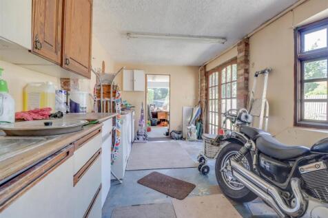111 RUNWELL ROAD INSIDE.jpg