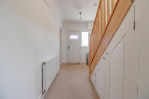 5 NORTH CRES INSIDE-10.jpg