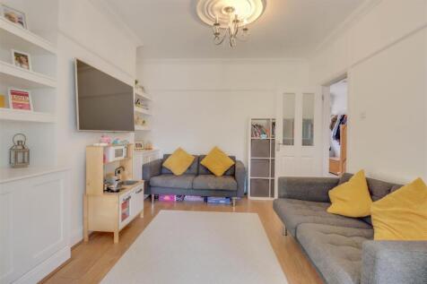 5 NORTH CRES INSIDE-13.jpg