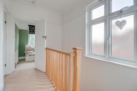 5 NORTH CRES INSIDE-2.jpg