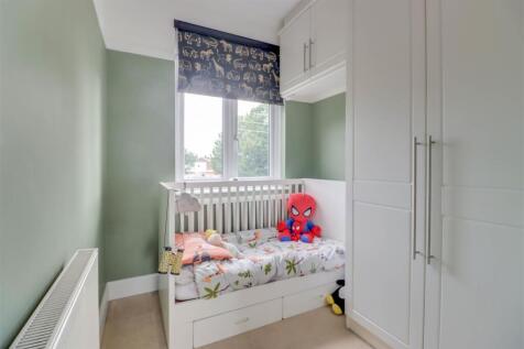 5 NORTH CRES INSIDE-3.jpg