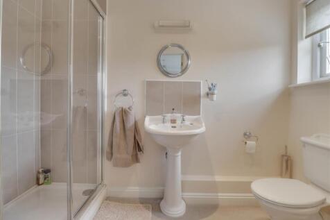 18 FRIERN WALK (10).jpg