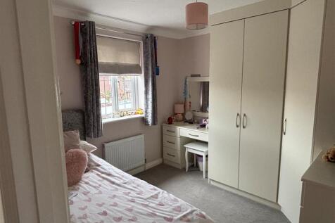 18 friern bedroom.jpg