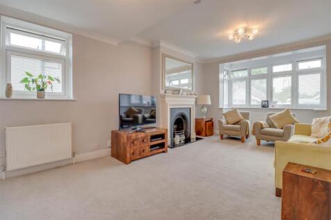20 FANTON WALK WICKFORD INSIDE-7.jpg