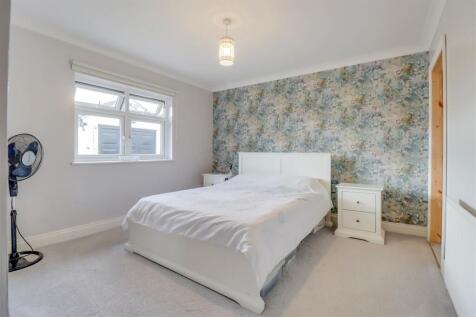 20 FANTON WALK WICKFORD INSIDE-9.jpg