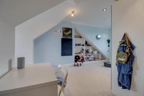 20 FANTON WALK WICKFORD INSIDE-11.jpg
