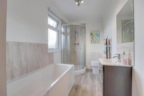 20 FANTON WALK WICKFORD INSIDE-10.jpg
