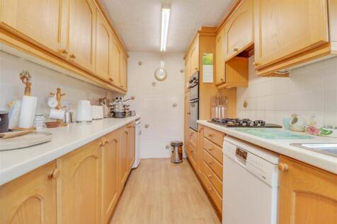 9 TOPPESFIELD AVENUE-10.jpg