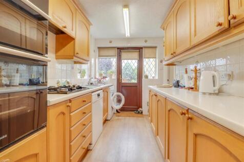 9 TOPPESFIELD AVENUE-11.jpg