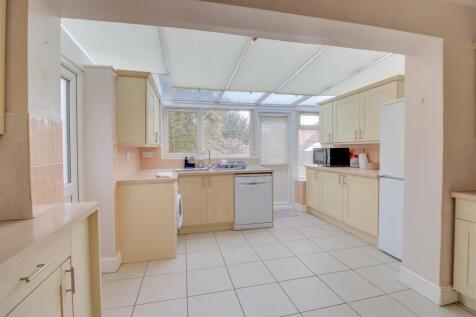 16 LONGFIELD CLOSE INSIDE-5.jpg