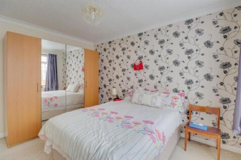 16 LONGFIELD CLOSE INSIDE-8.jpg
