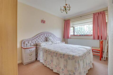 16 LONGFIELD CLOSE INSIDE-9.jpg