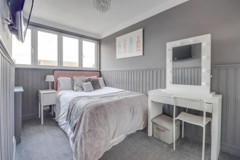 22 HIGHCLIFFE WAY_-5.jpg