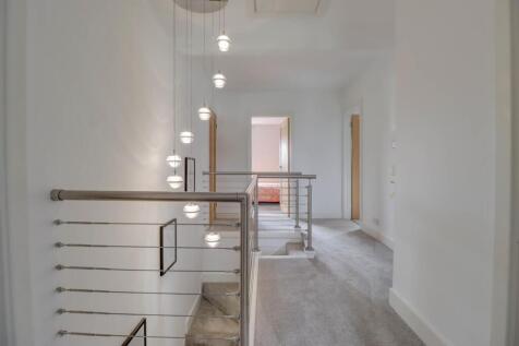 133 LONDON ROAD INSIDE-13.jpg