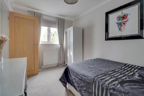 133 LONDON ROAD INSIDE-3.jpg