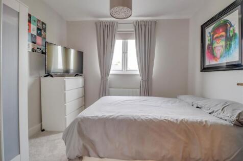 133 LONDON ROAD INSIDE-6.jpg
