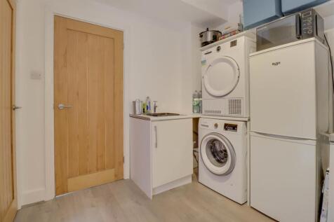 133 LONDON ROAD INSIDE-30.jpg