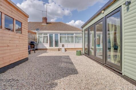 3 CARRUTHERS CLOSE INSIDE-11.jpg