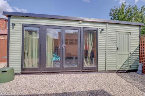 3 CARRUTHERS CLOSE INSIDE-12.jpg