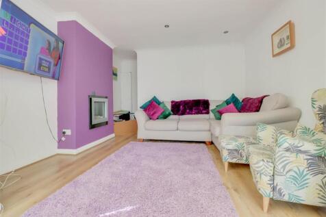 3 CARRUTHERS CLOSE INSIDE-8.jpg