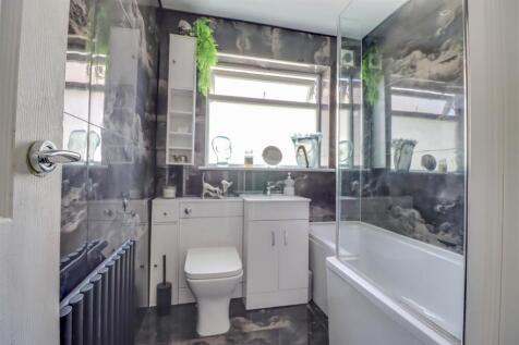 3 CARRUTHERS CLOSE INSIDE-4.jpg