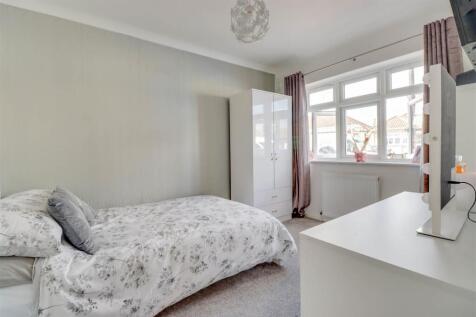 3 CARRUTHERS CLOSE INSIDE.jpg