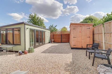 3 CARRUTHERS CLOSE INSIDE-10.jpg