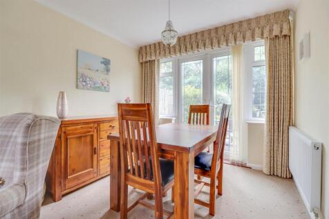 10 HIGHCLIFFE WAY INSIDE-9.jpg