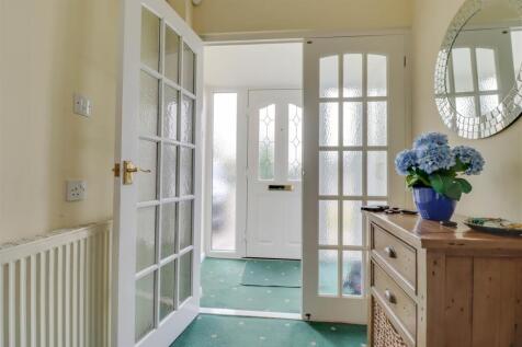 10 HIGHCLIFFE WAY INSIDE-7.jpg
