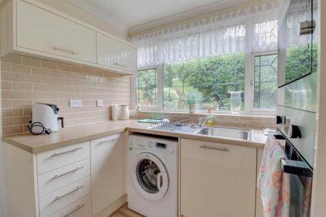 10 HIGHCLIFFE WAY INSIDE-12.jpg