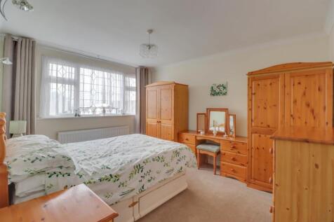 10 HIGHCLIFFE WAY INSIDE-4.jpg
