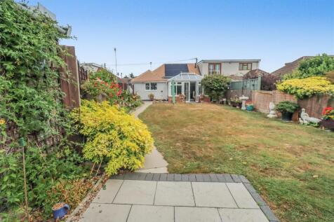 32 THIRD AVENUE REAR GARDEN-2.jpg
