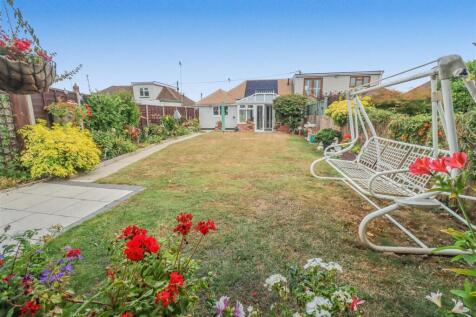 32 THIRD AVENUE REAR GARDEN-3.jpg