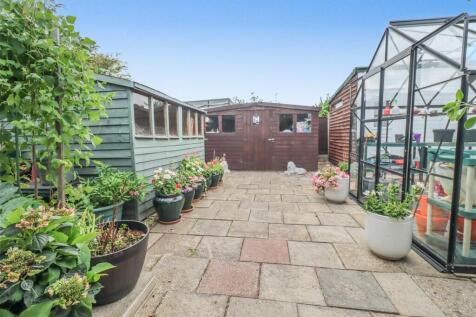 32 THIRD AVENUE REAR GARDEN-5.jpg