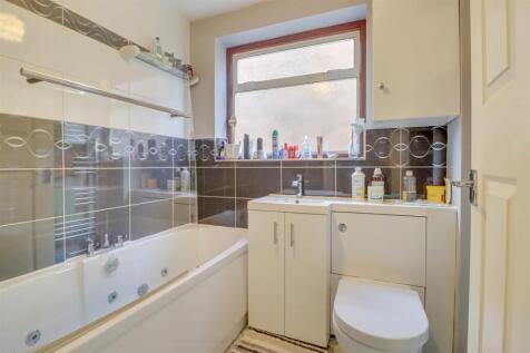 17 LARKSWOOD WALK-10.jpg