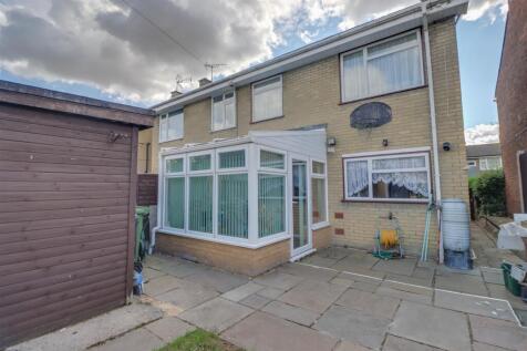 17 LARKSWOOD WALK-14.jpg