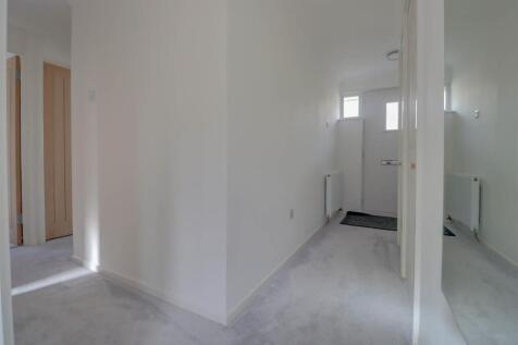 16 Fambridge Drive-22.jpg
