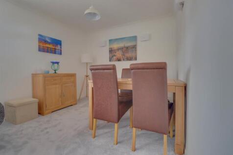 16 Fambridge Drive-27.jpg