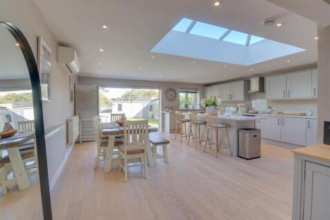 6 LILAC AVENUE INSIDE-10.jpg
