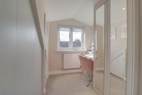 6 LILAC AVENUE DRESSING ROOM.jpg