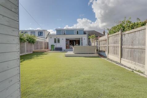 6 LILAC AVENUE INSIDE-3.jpg