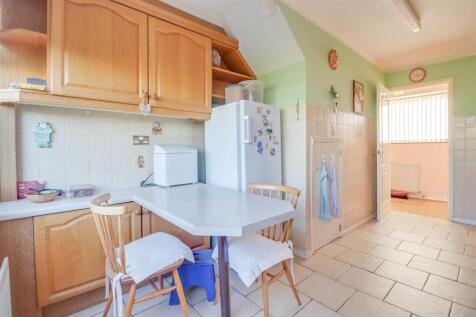 15 MERLIN WAY INSIDE-2.jpg