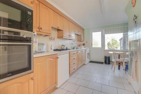 15 MERLIN WAY INSIDE-11.jpg