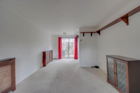 111 ALDERNEY GARDENS WICKFORD-8.jpg