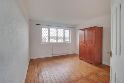 111 ALDERNEY GARDENS WICKFORD-12.jpg